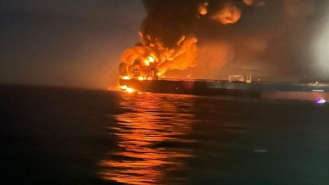 karadeniz-aciklarinda-rus-tanker-gemisi-patladi-45-kisilik-murettebat-tahliye-edildi-i5dw