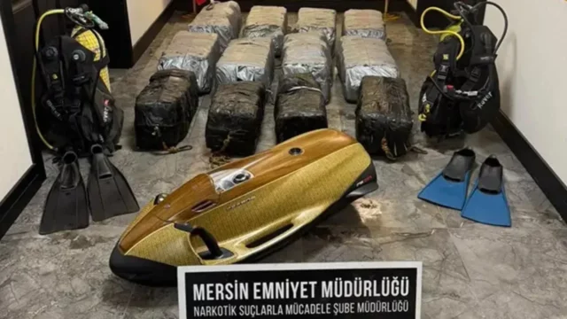 bakan-gurlek-duyurdu-mersin-limanina-gelen-gemide-15-milyar-liralik-kokain-ele-gecirildi-5m0u_cover