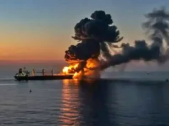 Basra Körfezinde petrol aktaran 4 gemi vuruldu