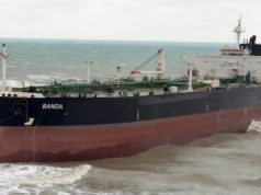 Sarıyerde karaya oturan tanker kurtarıldı
